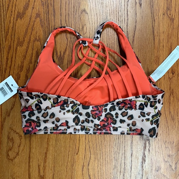 NWT WILDFOX Leopard Chris Sports Bra - Picture 8 of 9